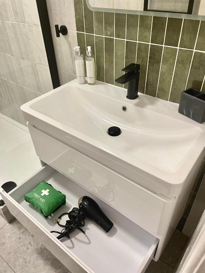 Newly Refurbished 2 Bedroom Apartment In South Лондон Екстер'єр фото